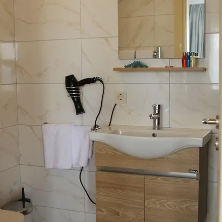 Butik Akvaryum לינה וארוחת בוקר אדאלר