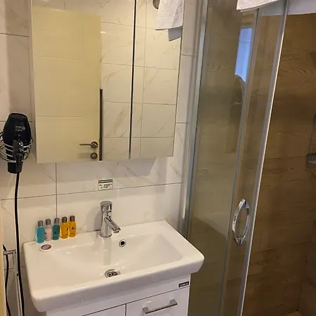 Butik Akvaryum 2* אדאלר